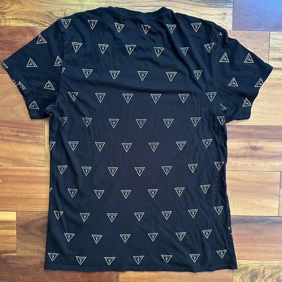 Guess Bundle T-Shirts - Picture 4 of 10